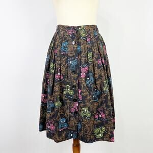 Vintage pleated circle skirt button front carriage leaf print black Size XS